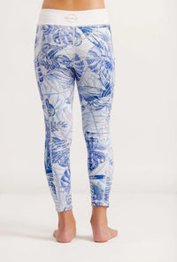 Girl wearing Blue Monstera Limitless leggings on a white background